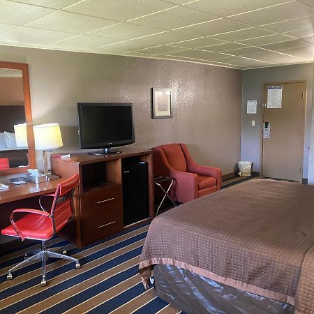 Economy Inn North Randall Exteriér fotografie