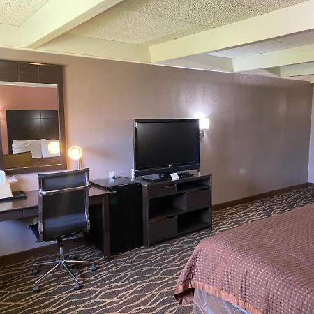 Economy Inn North Randall Exteriér fotografie