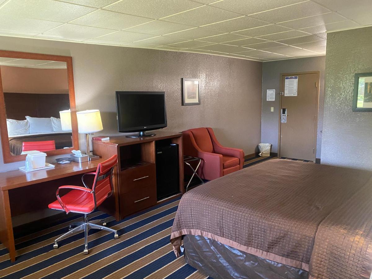 Economy Inn North Randall Exteriér fotografie