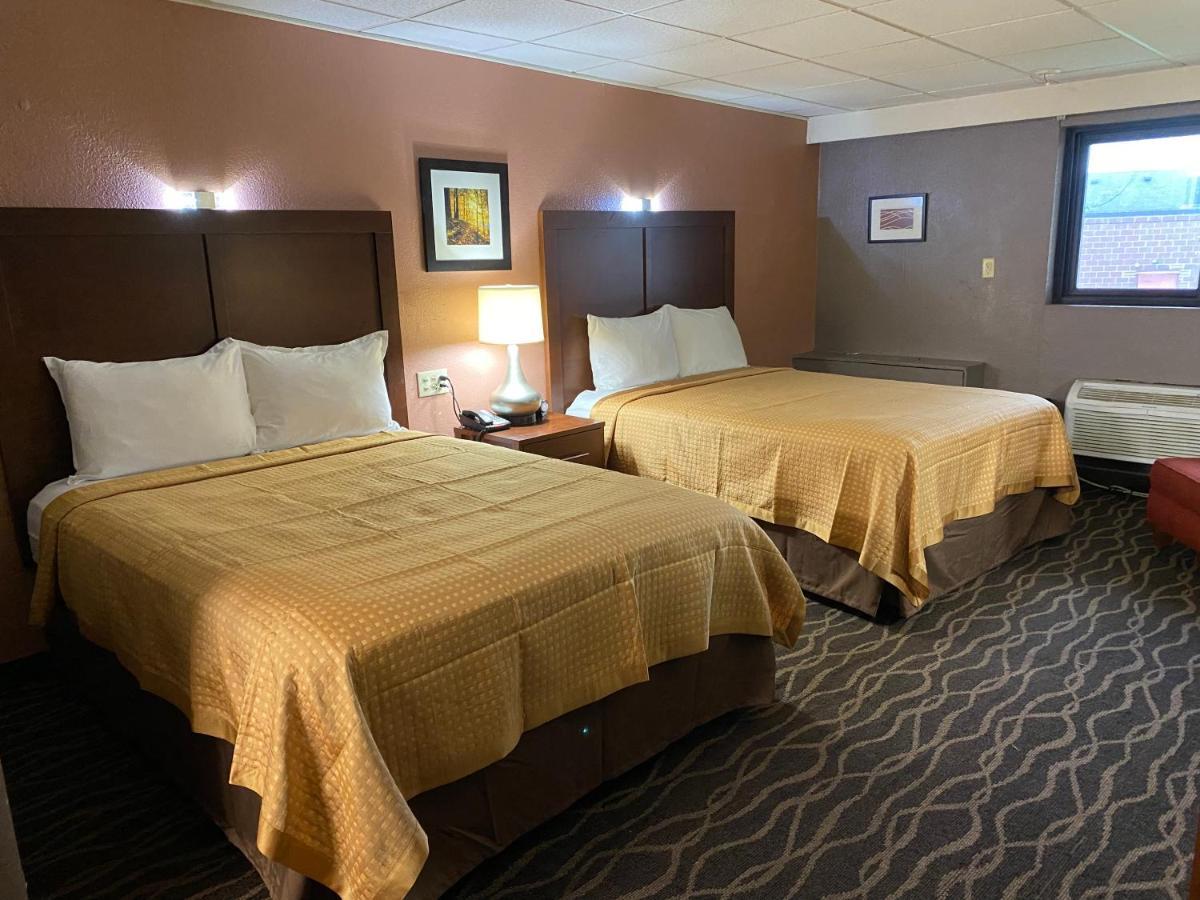 Economy Inn North Randall Exteriér fotografie
